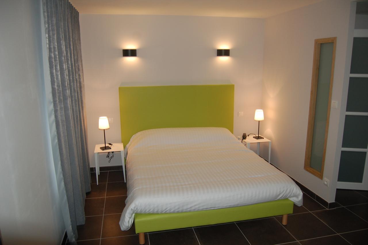 Rocaminori Hotel Louresse-Rochemenier Bagian luar foto