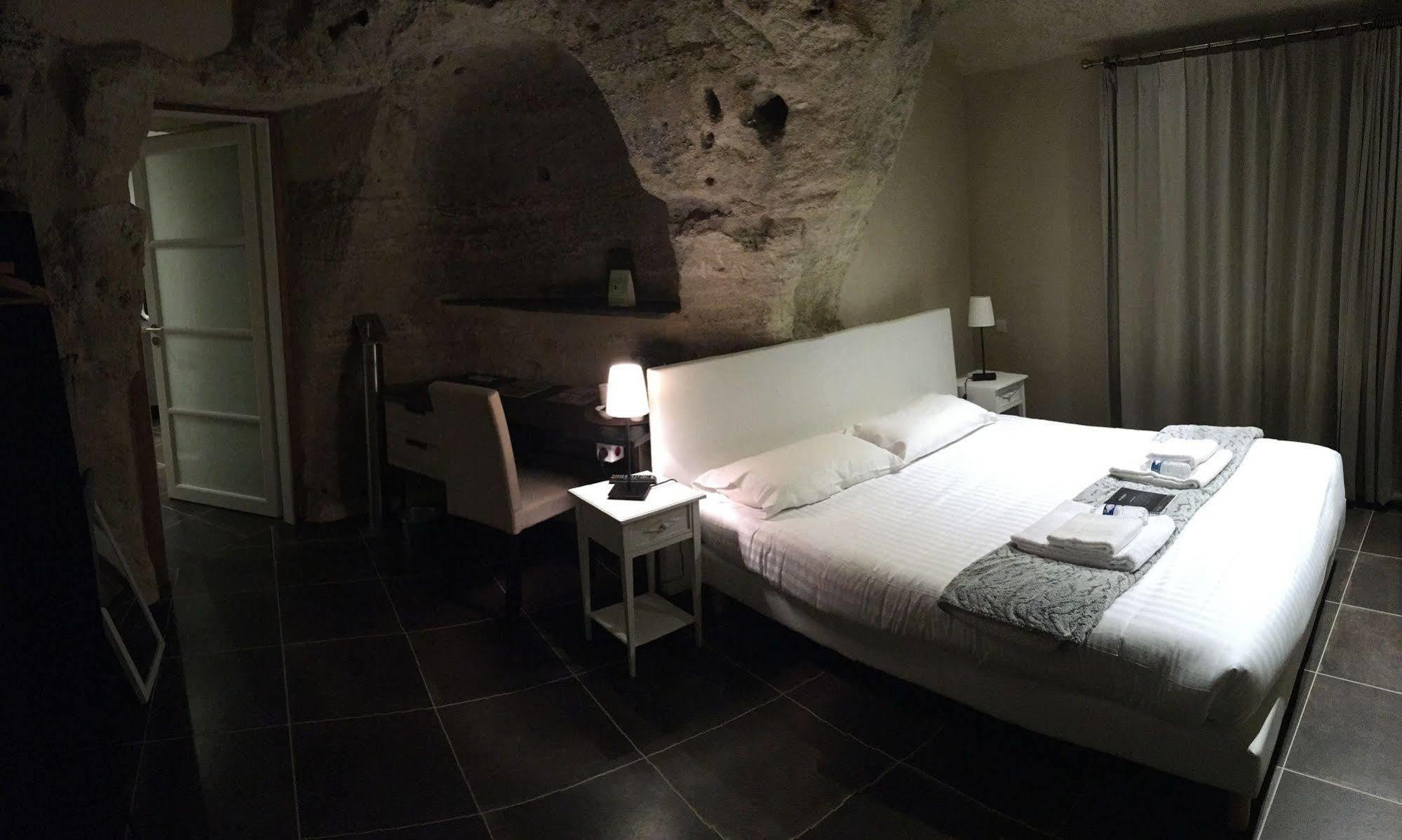 Rocaminori Hotel Louresse-Rochemenier Bagian luar foto