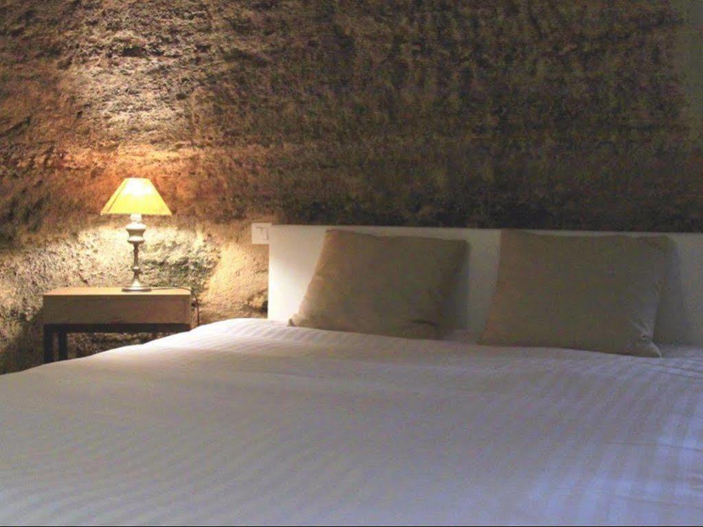 Rocaminori Hotel Louresse-Rochemenier Bagian luar foto